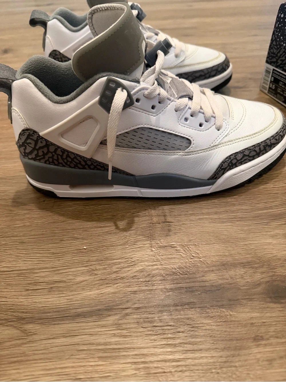 Jordan Spizike Low Size 8 White and Gray Basketball Sneakers with Elephant Print